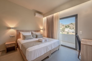 2 bedrooms, in-room safe, iron/ironing board, free WiFi