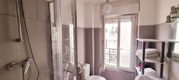 Hair dryer, towels - Nice Studio With View, Near Beach (Nice)