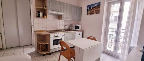 Réfrigérateur, micro-ondes, four, lave-vaisselle