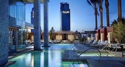 Entire Vegas King bed, balcony suite. Marble bath spa tub, 70"/55" smart TVs