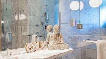 Jetted bath, hair dryer, towels, soap