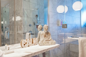 Jetted bath, hair dryer, towels, soap