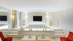 A modern bathroom with a large bathtub, a flat-screen TV, and a minimalist design. - Villa Rossa 12, Emma Villas (Misano Adriatico)