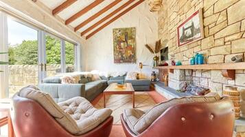 Smart TV, fireplace, video games