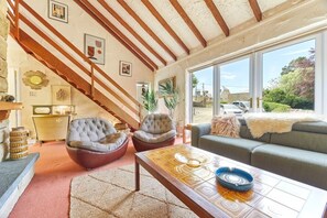 Smart TV, fireplace, video games