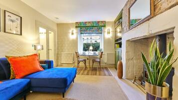 Smart TV, fireplace, DVD player, books