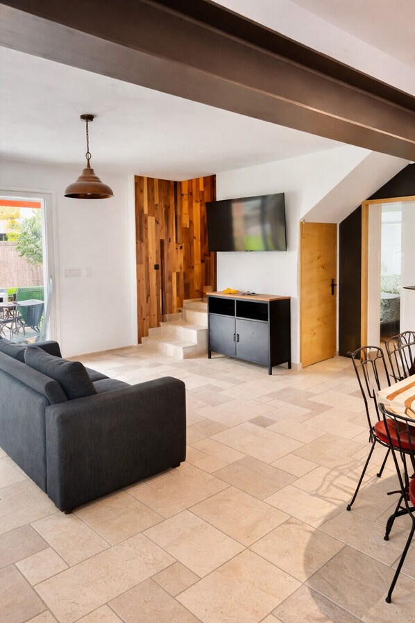 Interior - Christine's Cabanon (L'Isle-sur-la-Sorgue)