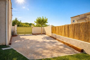 Property grounds - Christine's Cabanon (L'Isle-sur-la-Sorgue)