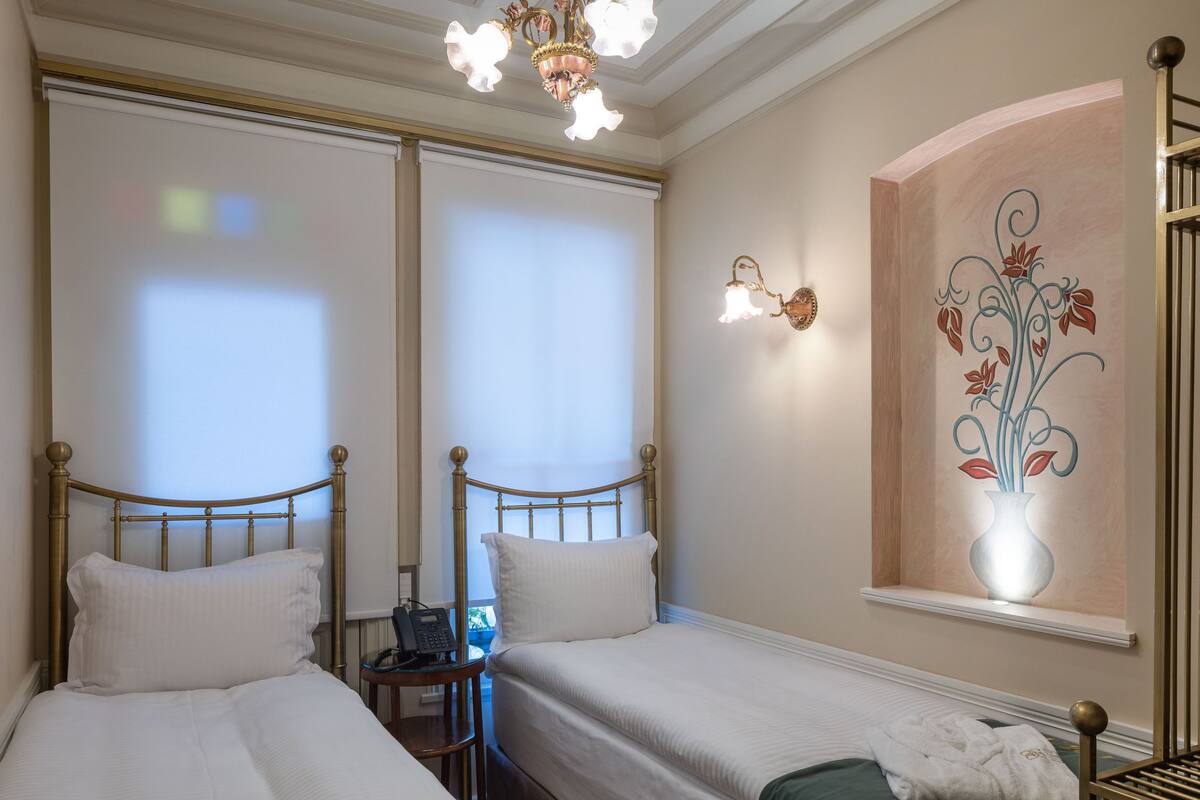 Superior Twin Room | Egyptian cotton sheets, premium bedding, pillowtop beds, minibar