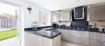  Coventry House for the Larger Group with Parking