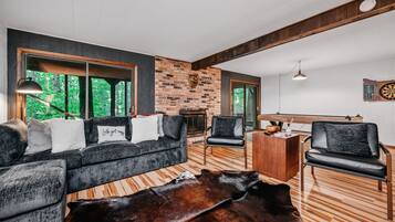 Smart TV, fireplace, books, music library