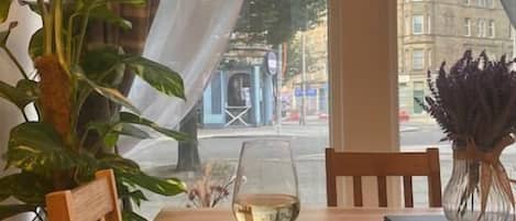 City Apartment, Accessible, Private Bathroom (Homely ) | Restaurant