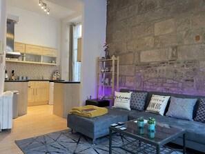 Fernseher, Netflix, Smart Speakers, Streaming-Dienste