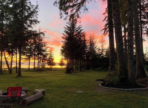 Rustic Beach House w/ Views & Private Beach
