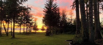 Rustic Beach House w/ Views & Private Beach