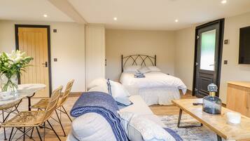 Cottage | 1 bedroom, individually decorated, individually furnished, free WiFi