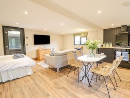 Cottage | 1 bedroom, individually decorated, individually furnished, free WiFi