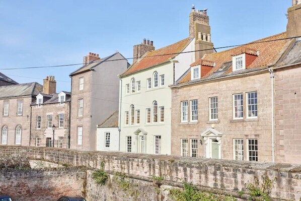 Exterior - River View: Characterful Riverside Retreat (Berwick-Upon-Tweed)