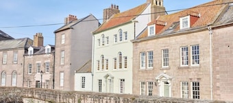 River View: Characterful Riverside Retreat