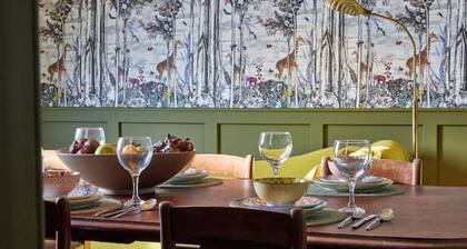 River View: Characterful Townhouse, Stunning Views