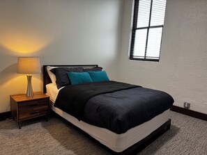 2 bedrooms, desk, WiFi, bed sheets