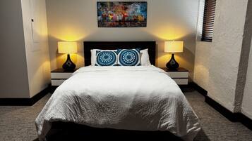 2 bedrooms, desk, WiFi, bed sheets