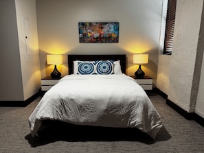 2 bedrooms, desk, WiFi, bed sheets