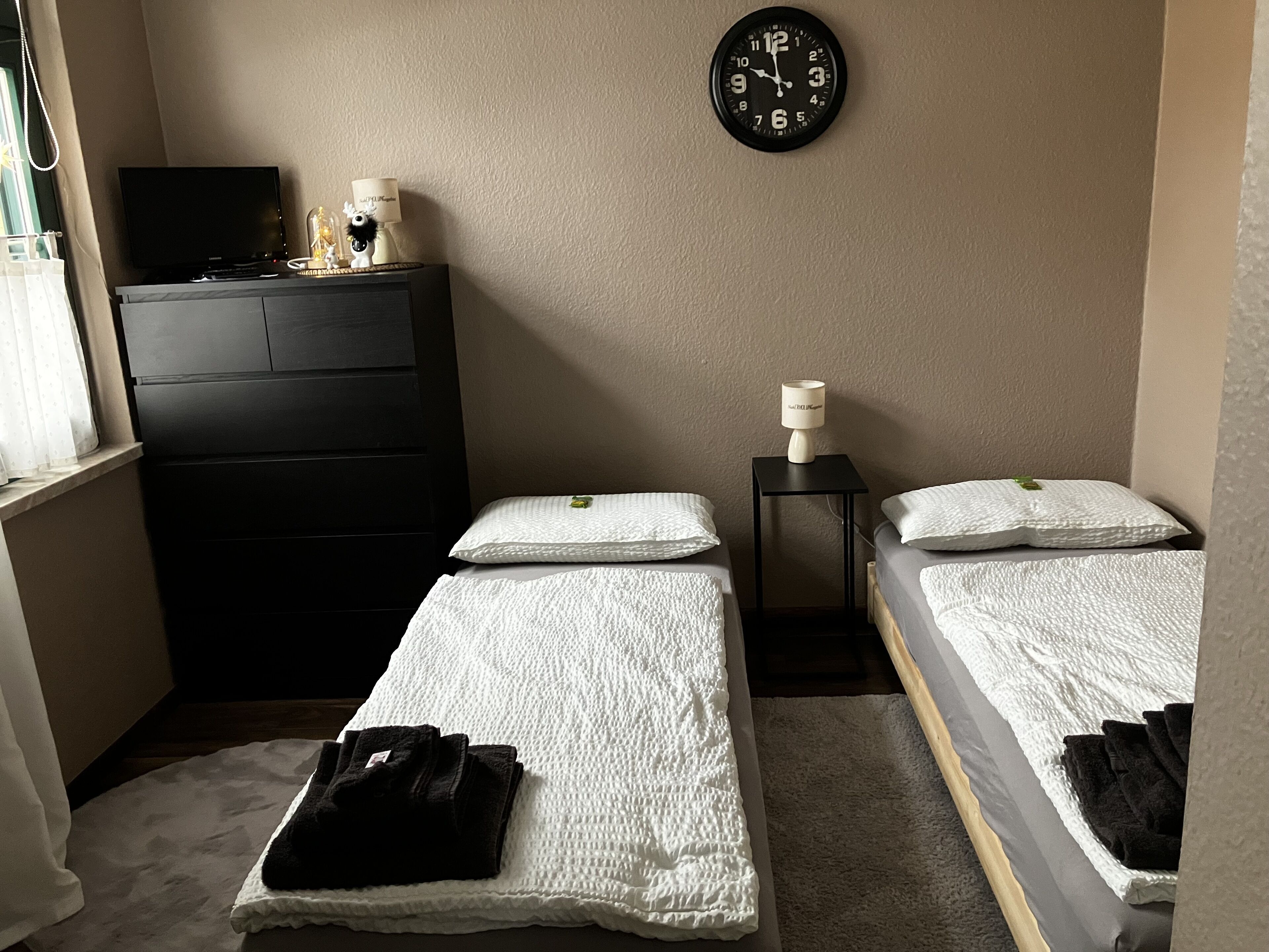 2 habitaciones, cuna de viaje, wifi gratis y ropa de cama 