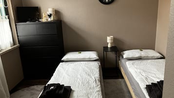 2 habitaciones, cuna de viaje, wifi gratis y ropa de cama