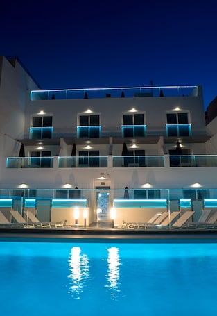Outdoor pool, open 10:00 AM to 8:30 PM, pool umbrellas, pool loungers. Nerja VG Hostal Boutique