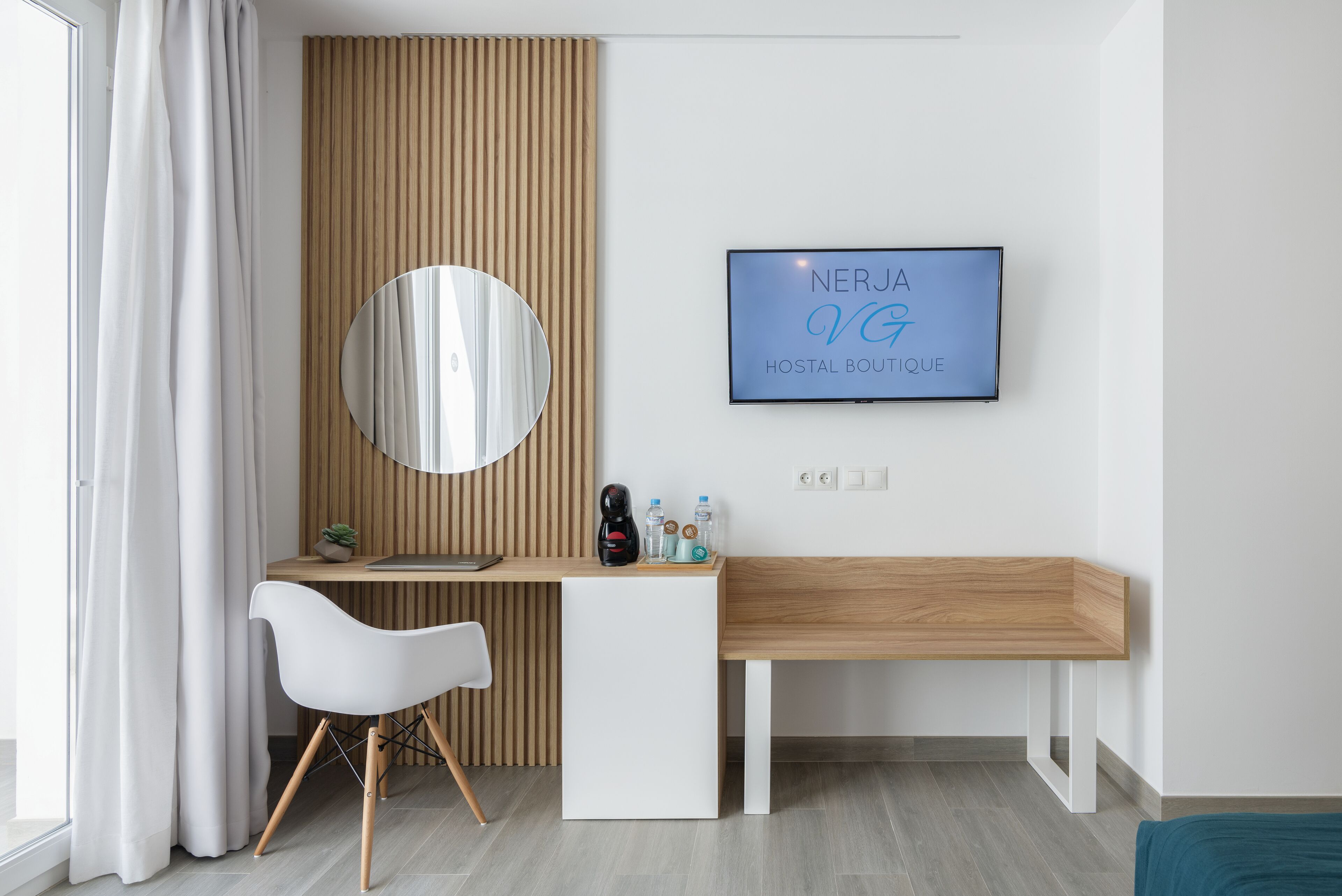 プレミアム ダブルルーム テラス プールビュー | セーフティボックス (室内)、客室ごとに異なる装飾、デスク、ノートパソコン用作業スペース