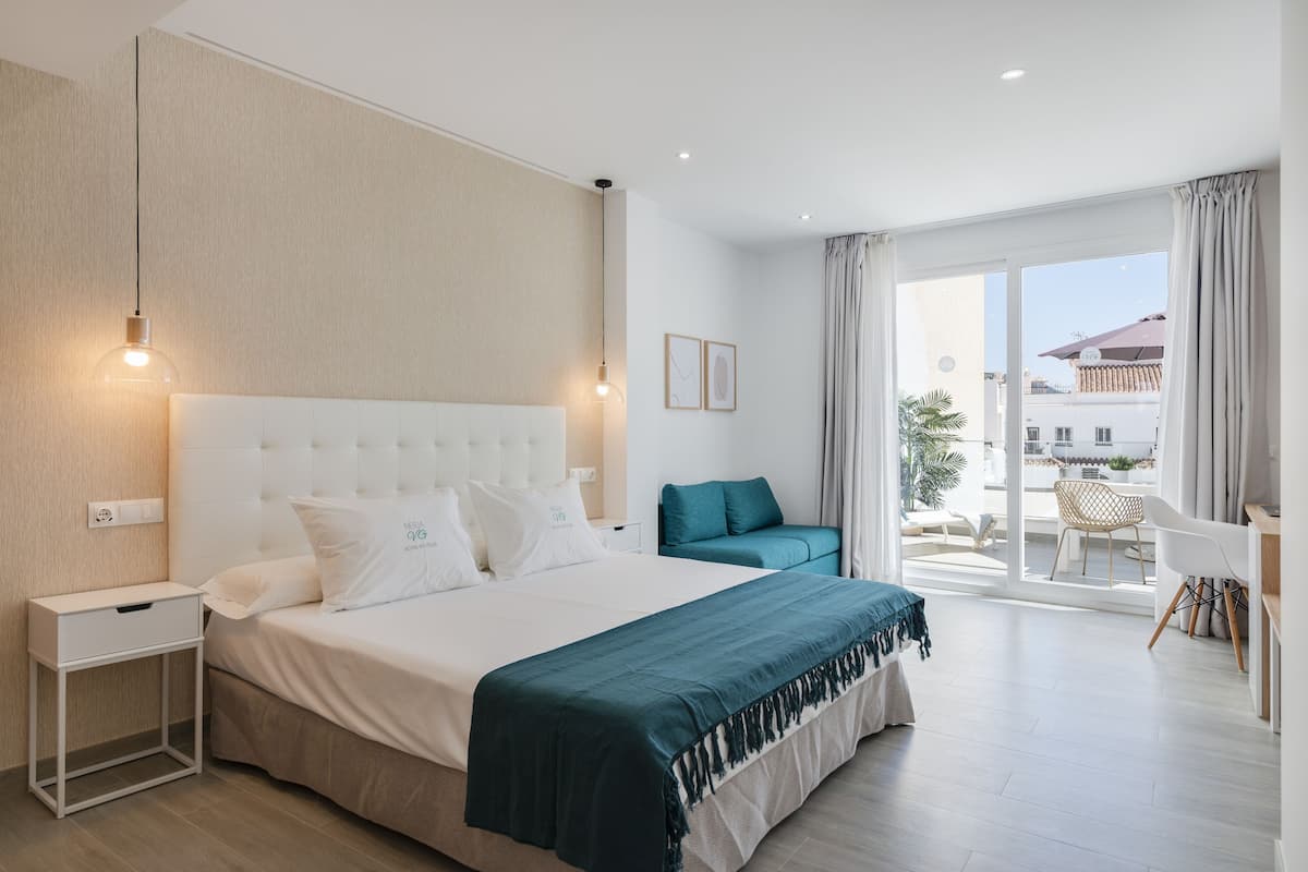 Premium-Doppelzimmer, Terrasse, Poolblick