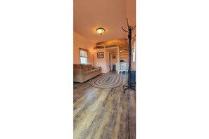 Interior - Delightful Cabin on the Prairies of Sleepy Hollow (Crane)