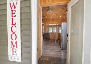 Interior - Lakefront Cottage · 5 min to Colgate, Lake Moraine Home #1 Near Colgate University (Hamilton)