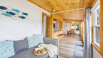 Smart-TV, Kamin, Bücher