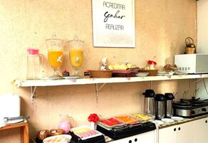 Café da manhã continental grátis todos os dias