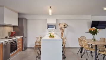 Microwave, oven, stovetop, dishwasher