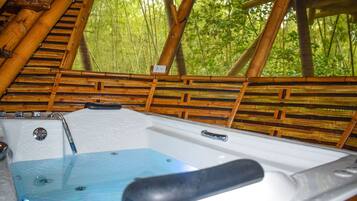 Deluxe Tree House