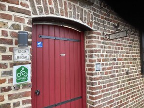 تفاصيل الفندق من الخارج