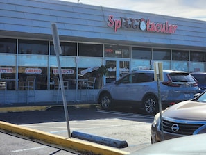 Property grounds - Openings for October and November at our Beach Cottage-3 minutes to the Gulf! (Largo)