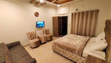 Deluxe Double Room | Free WiFi, bed sheets