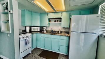 Fridge, microwave, oven, coffee/tea maker