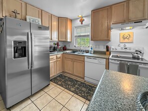 冰箱、微波炉、烤箱、炉灶