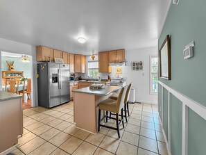 冰箱、微波炉、烤箱、炉灶