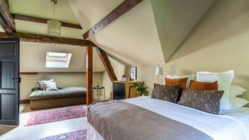 7 bedrooms, desk, iron/ironing board, free WiFi