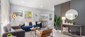Super Modern ~3 miles to Beach~ Large Yard/Patio & BBQ