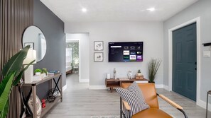 Interior - Super Modern ~3 miles to Beach~ Large Yard/Patio & BBQ (Hallandale Beach)