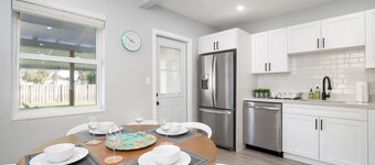 Super Modern ~3 miles to Beach~ Large Yard/Patio & BBQ