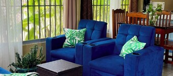 Blue House, Rural house 10 minutes from the beach and surrounded by nature!