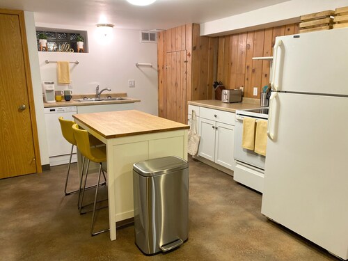 Apartment close to downtown Rochester, walking distance to Mayo!